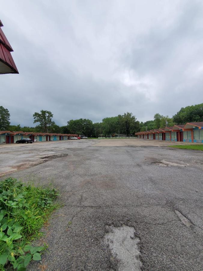 Gray Plaza Motel West Frankfort Esterno foto